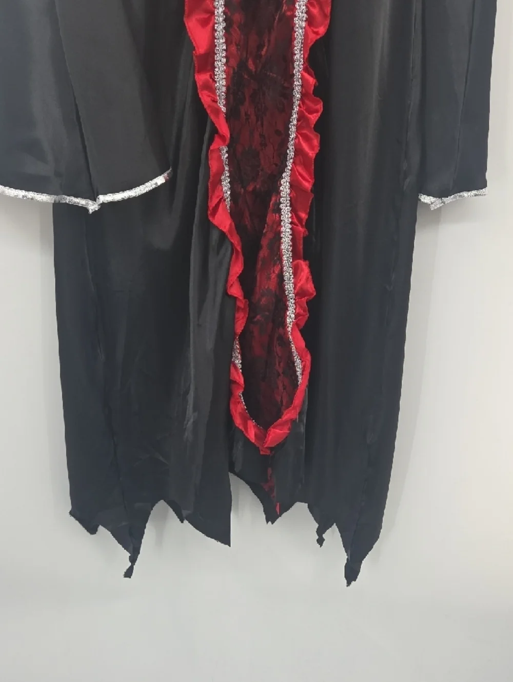 Vampire Pricess Black and Red Costume With Accessories. New In Box! Size 8/10